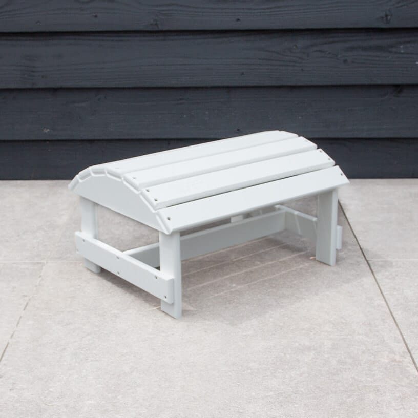 Witte adirondack voetenbank